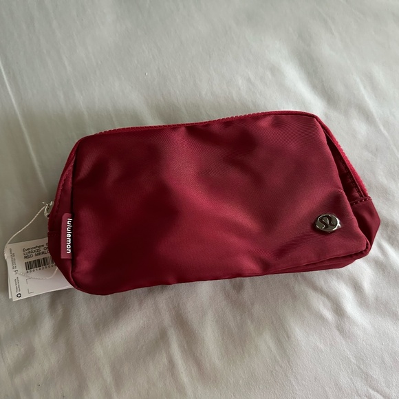 Lululemon everywhere belt bag 1L Red Merlot - Picture 1 of 3